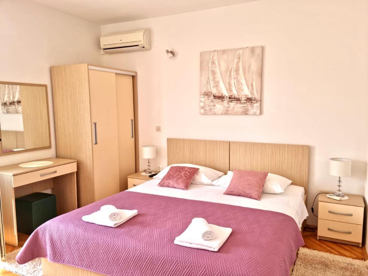 Apartments Nikola Stipisic ฮวาร์ ภายนอก รูปภาพ